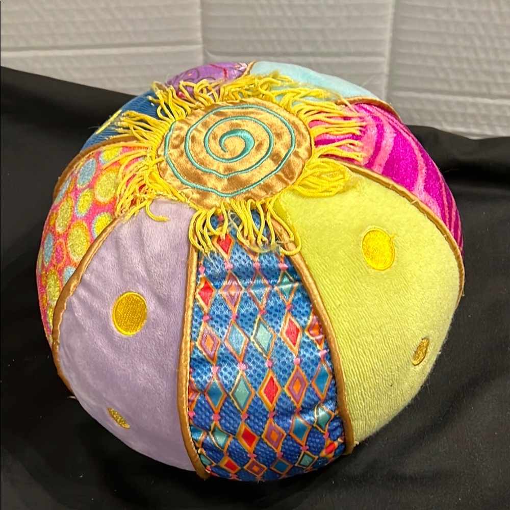 Cirque Du Soleil Balee jingle bell ball 🔴3/$15